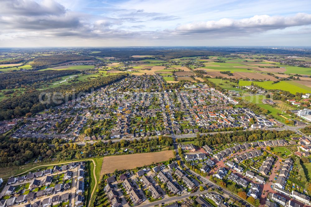 Aerial photograph Kamp-Lintfort - the district Niersenbruch in Kamp-Lintfort at Ruhrgebiet in the state North Rhine-Westphalia, Germany