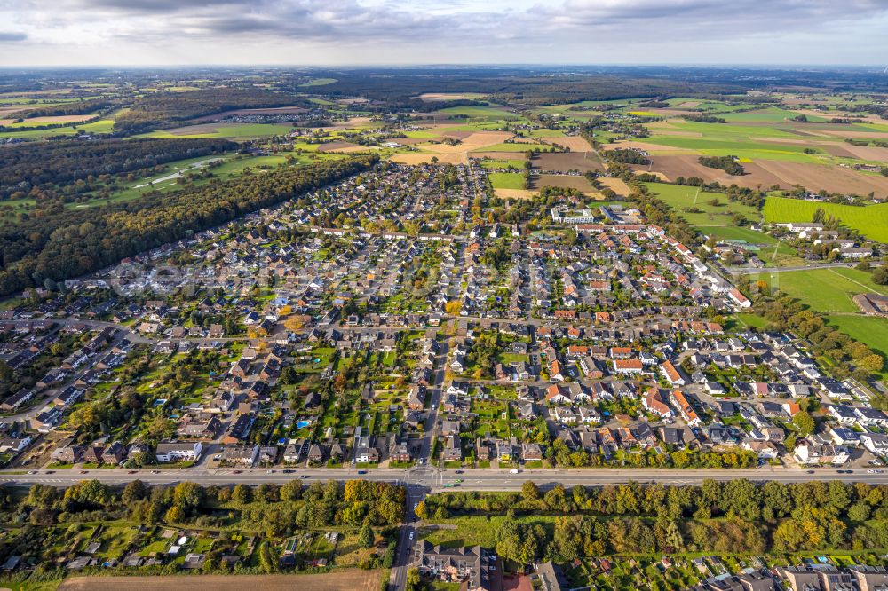 Kamp-Lintfort from the bird's eye view: the district Niersenbruch in Kamp-Lintfort at Ruhrgebiet in the state North Rhine-Westphalia, Germany