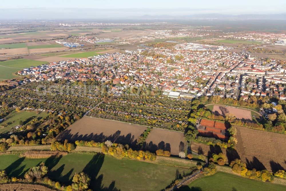 Mannheim from the bird's eye view: Settlement area in the district Sandhofen in Mannheim in the state Baden-Wuerttemberg, Germany