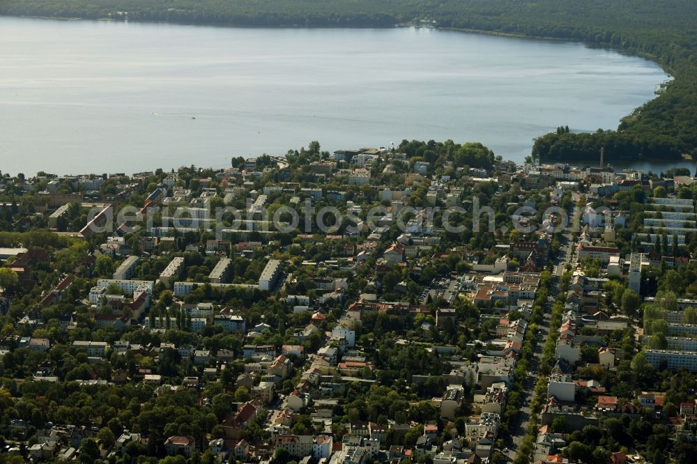 Berlin from the bird's eye view: The district on shore lake Grosser Mueggelsee in the district Friedrichshagen in Berlin, Germany