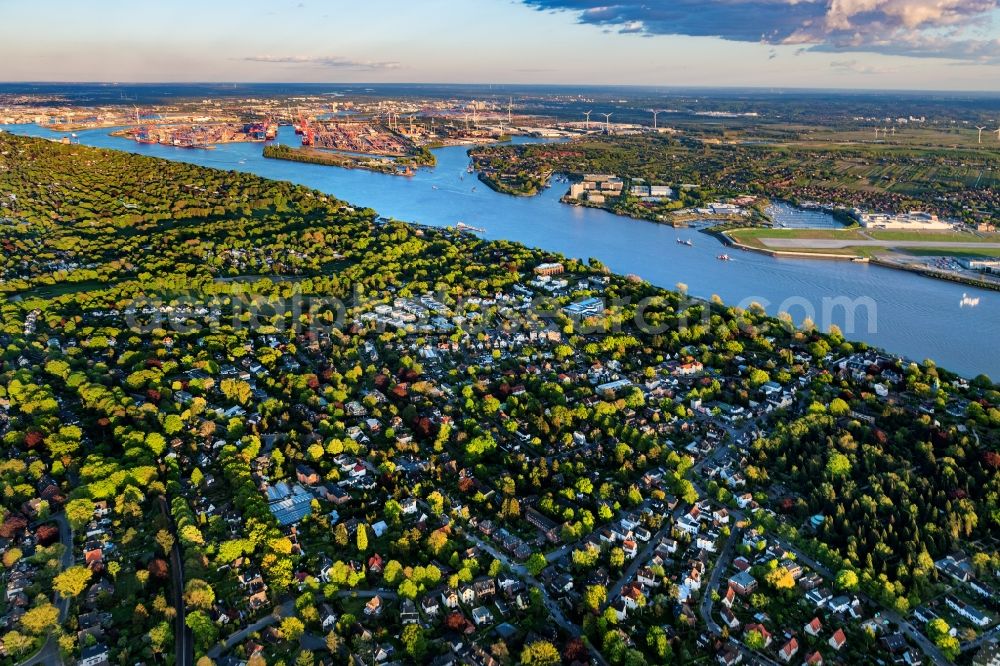 Hamburg from the bird's eye view: The district on the banks of the Elbe in the district Blankenese in Hamburg, Germany