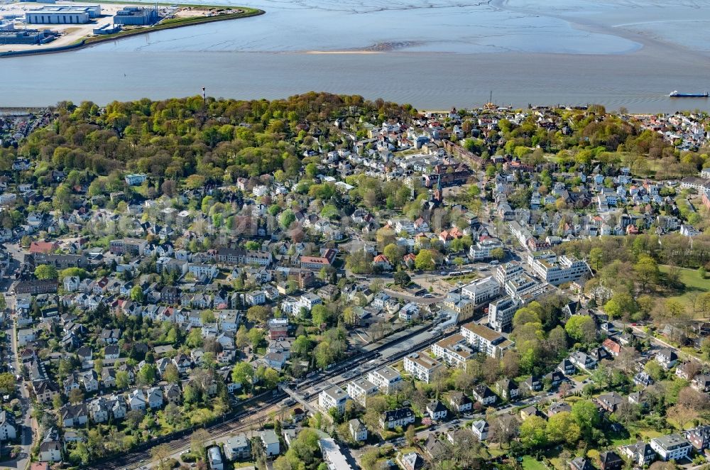 Hamburg from the bird's eye view: The district on the banks of the Elbe in the district Blankenese in Hamburg, Germany