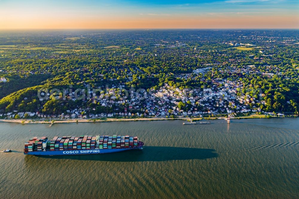 Aerial photograph Hamburg - The district on the banks of the Elbe in the district Blankenese in Hamburg, Germany