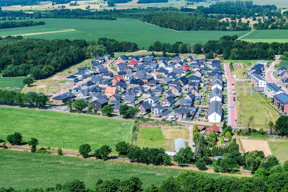 Stade from the bird's eye view: The district with Wohnhaeusern in the district Riensfoerde in Stade in the state Lower Saxony, Germany