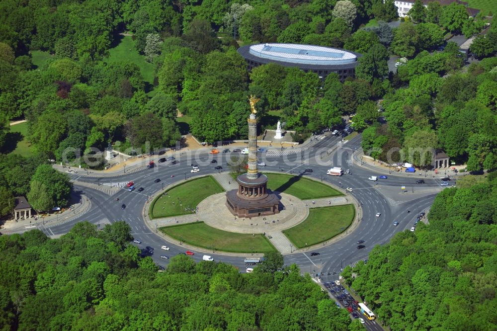 Aerial photograph Berlin - The Siegessaeule at Grosser Stern in the middle of the Tiergarten in Berlin, was built from 1864 to 1873 as a national monument to the unification wars, designed by Heinrich Strack. Also on display is the Bundespraesidialamt and the street of the 17th June