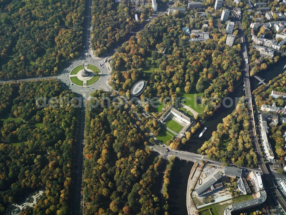 Aerial image Berlin - The Siegessaeule at Grosser Stern in the middle of the Tiergarten in Berlin, was built from 1864 to 1873 as a national monument to the unification wars, designed by Heinrich Strack. Also on display is the Bundespraesidialamt and the street of the 17th June