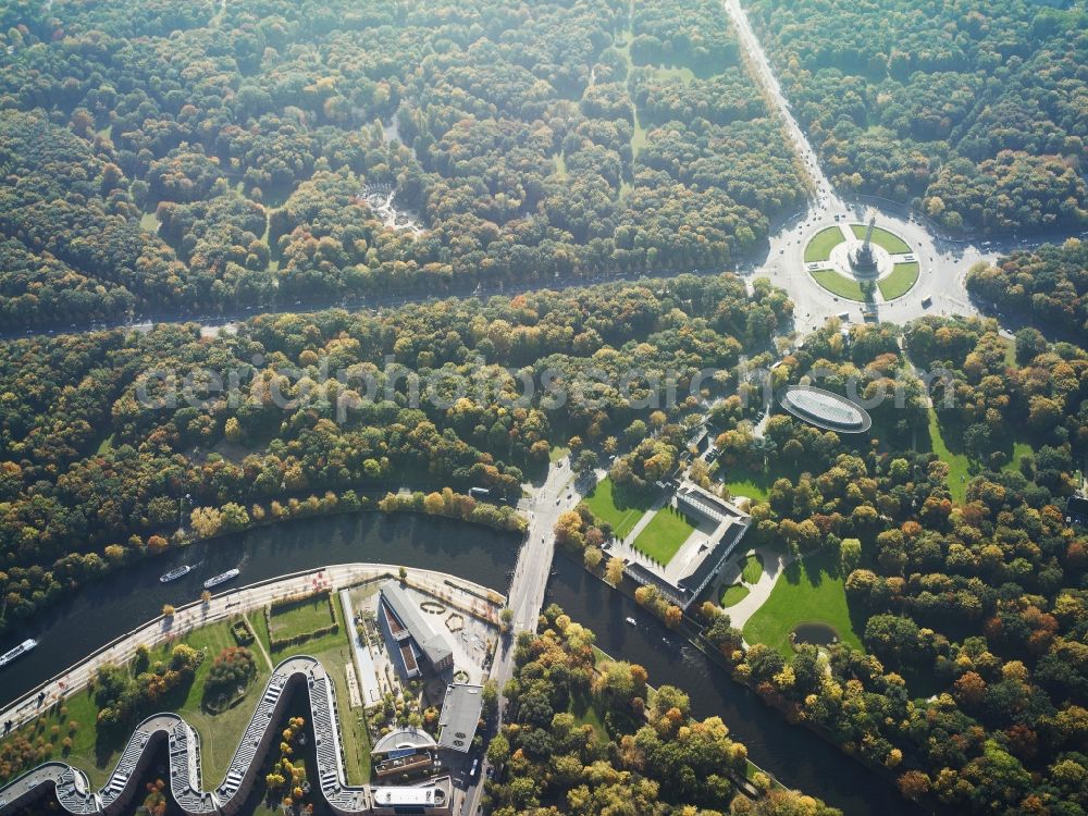 Aerial photograph Berlin - The Siegessaeule at Grosser Stern in the middle of the Tiergarten in Berlin, was built from 1864 to 1873 as a national monument to the unification wars, designed by Heinrich Strack. Also on display is the Bundespraesidialamt and the street of the 17th June