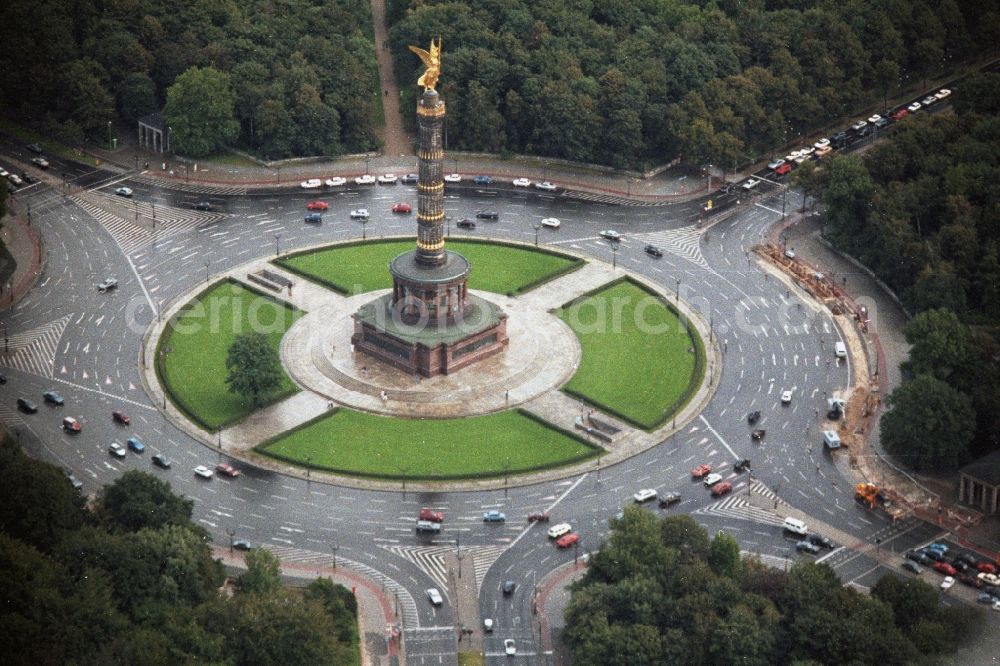 Berlin from the bird's eye view: The Siegessäule at Großer Stern in the middle of the Tiergarten in Berlin, was built from 1864 to 1873 as a national monument to the unification wars, designed by Heinrich Strack. Also on display is the Bundespräsidialamt and the street of the 17th June