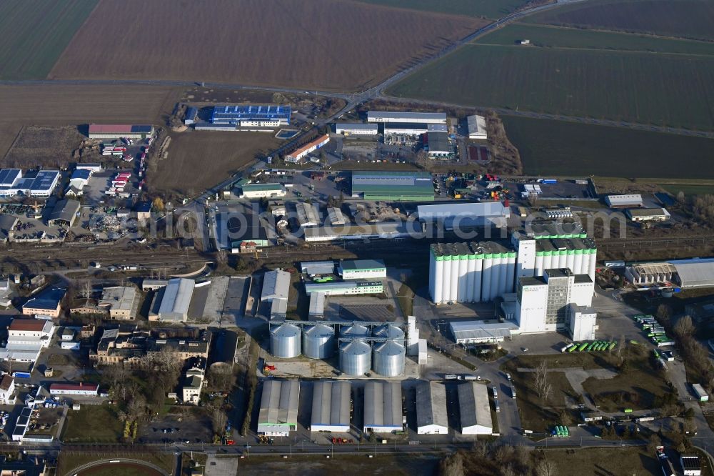Querfurt from above - High silo and grain storage with adjacent storage on Obhaeuser Weg in Querfurt in the state Saxony-Anhalt, Germany
