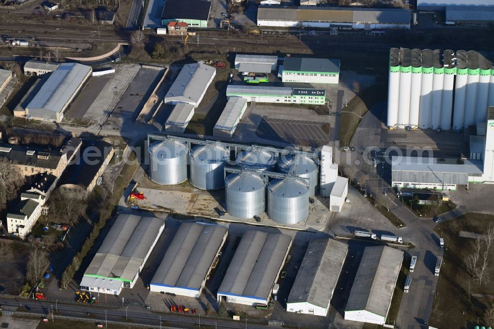 Aerial photograph Querfurt - High silo and grain storage with adjacent storage on Obhaeuser Weg in Querfurt in the state Saxony-Anhalt, Germany