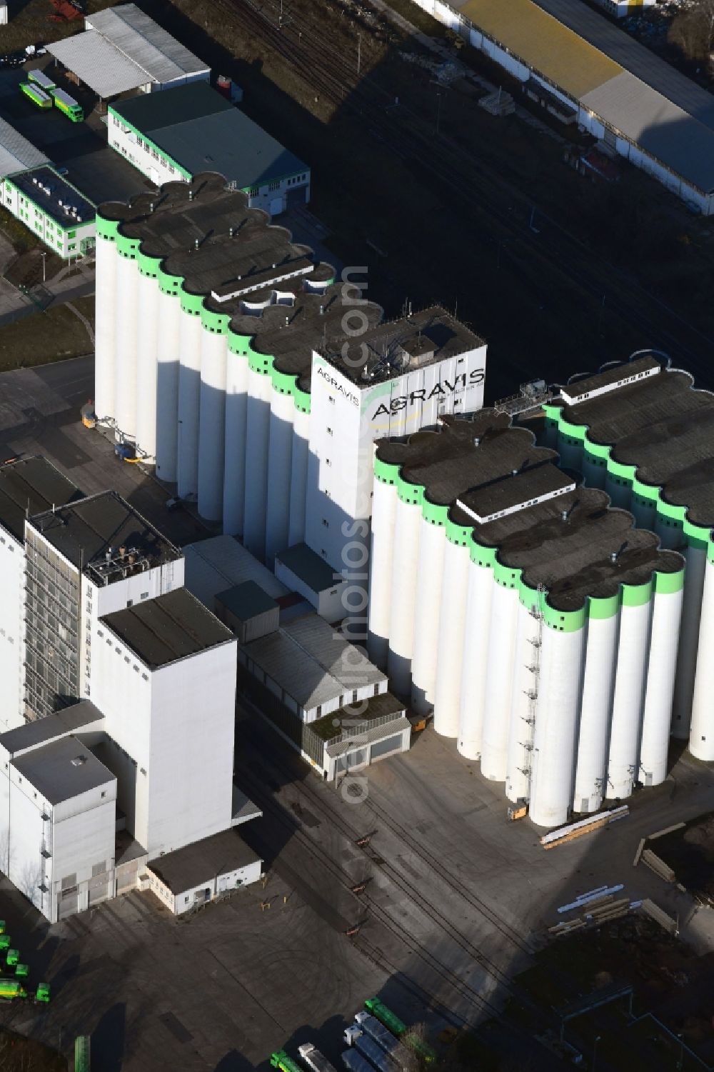 Aerial image Querfurt - High silo and grain storage with adjacent storage on Obhaeuser Weg in Querfurt in the state Saxony-Anhalt, Germany