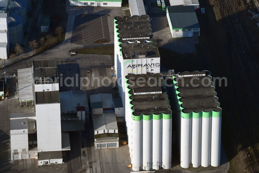 Aerial photograph Querfurt - High silo and grain storage with adjacent storage on Obhaeuser Weg in Querfurt in the state Saxony-Anhalt, Germany