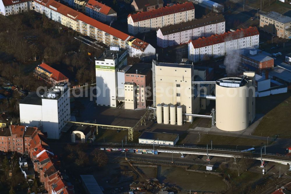 Aerial image Erfurt - High silo and grain storage with adjacent storage along the Roststrasse - Vollbrachtstrasse in the district Ilversgehofen in Erfurt in the state Thuringia, Germany