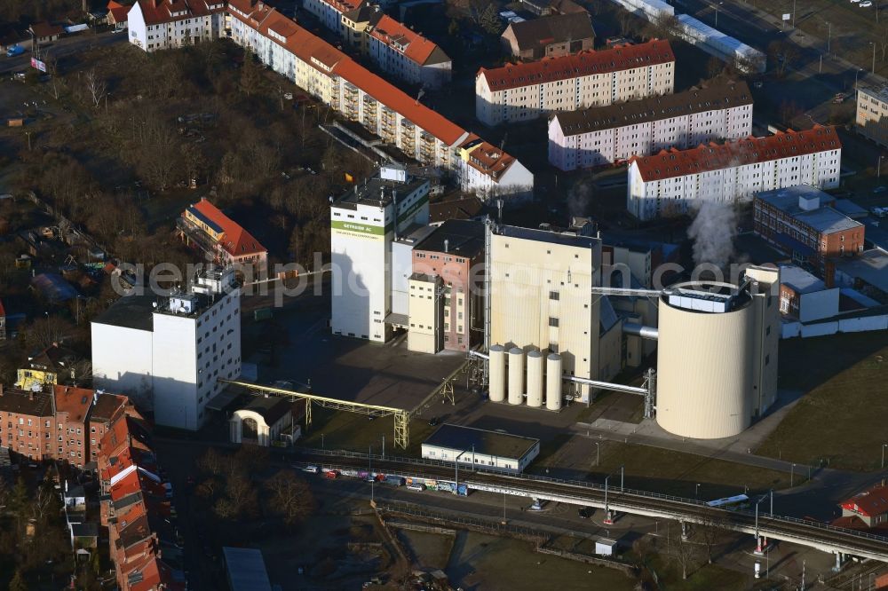 Aerial photograph Erfurt - High silo and grain storage with adjacent storage along the Roststrasse - Vollbrachtstrasse in the district Ilversgehofen in Erfurt in the state Thuringia, Germany