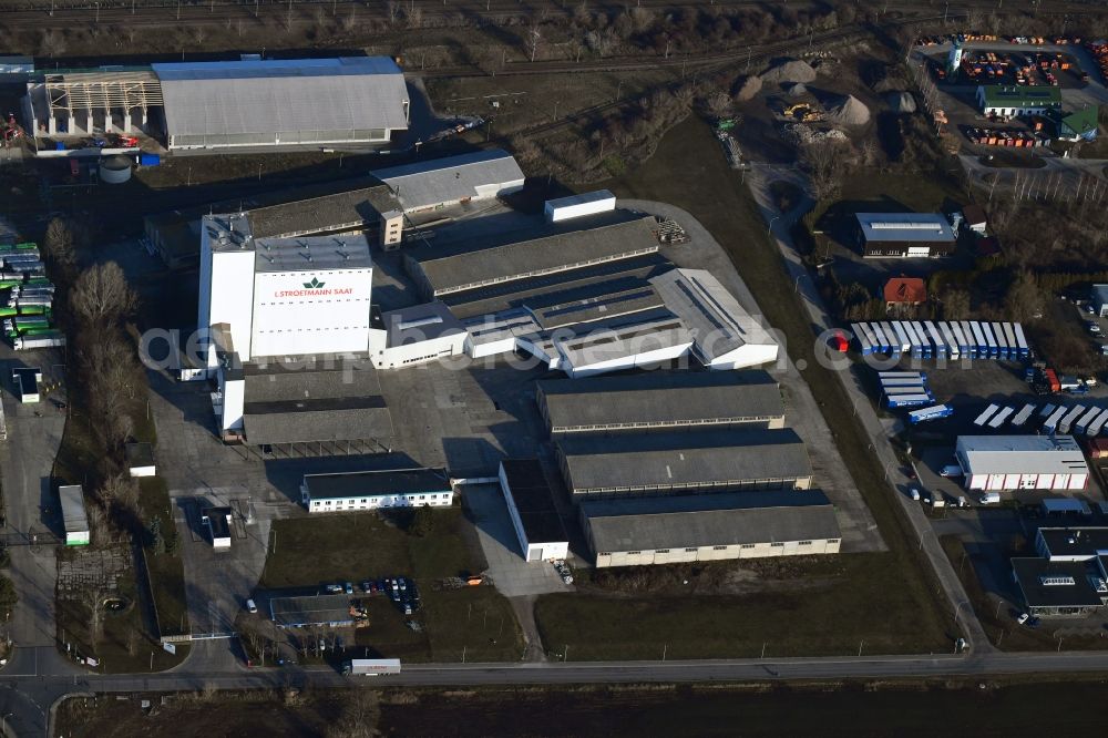 Aerial image Querfurt - High silo and grain storage with adjacent storage L. STROETMANN Saat GmbH & Co. KG on Obhaeuser Weg in Querfurt in the state Saxony-Anhalt, Germany