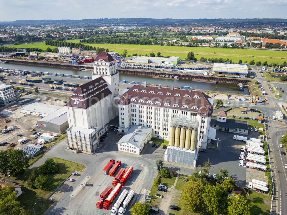 Dresden from above - High silo and grain storage with adjacent storage Dresdner Hafenmuehle in Albertshafen on street Bremer Strasse in the district Friedrichstadt in the district Friedrichstadt in Dresden in the state Saxony, Germany