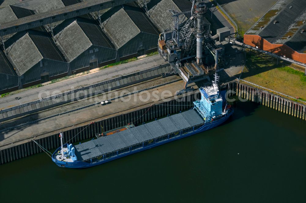 Aerial image Bremen - High silo and grain storage with adjacent storage of J. Mueller Weser GmbH & Co. KG on street Getreidestrasse in the district Ueberseestadt in Bremen, Germany