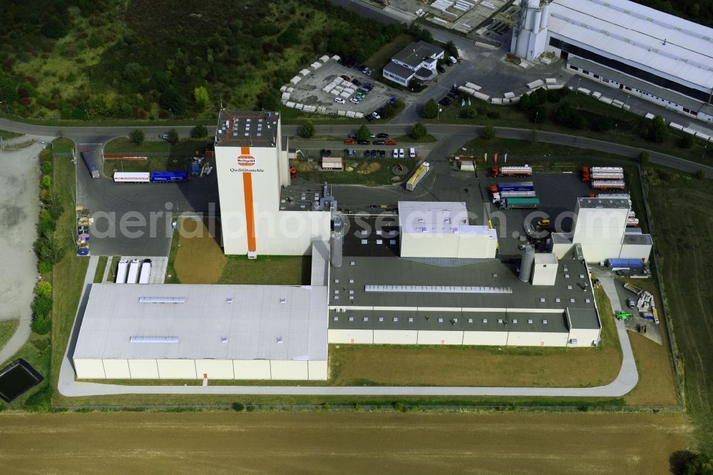 Heidegrund from above - High silo and grain storage with adjacent storage Thueringer Muehlenwerke GmbH on Muehlenstrasse in the district Weickelsdorf in Heidegrund in the state Saxony-Anhalt, Germany