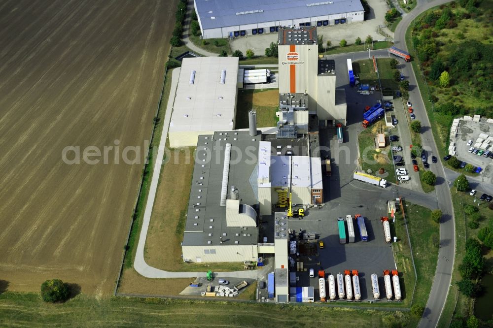 Aerial image Heidegrund - High silo and grain storage with adjacent storage Thueringer Muehlenwerke GmbH on Muehlenstrasse in the district Weickelsdorf in Heidegrund in the state Saxony-Anhalt, Germany