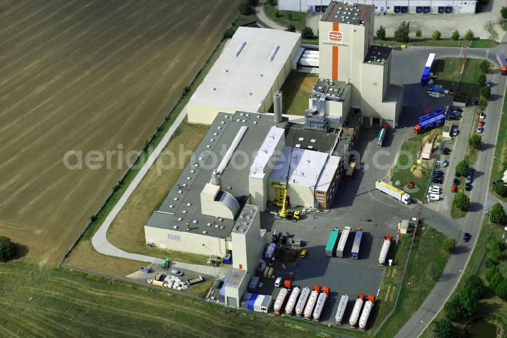 Aerial photograph Heidegrund - High silo and grain storage with adjacent storage Thueringer Muehlenwerke GmbH on Muehlenstrasse in the district Weickelsdorf in Heidegrund in the state Saxony-Anhalt, Germany