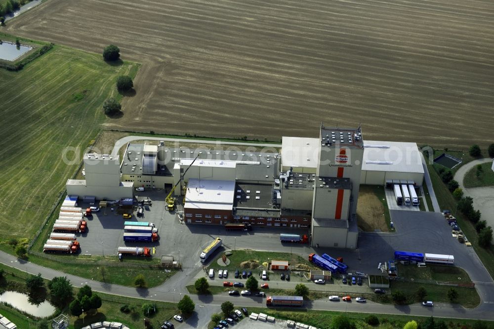 Heidegrund from above - High silo and grain storage with adjacent storage Thueringer Muehlenwerke GmbH on Muehlenstrasse in the district Weickelsdorf in Heidegrund in the state Saxony-Anhalt, Germany