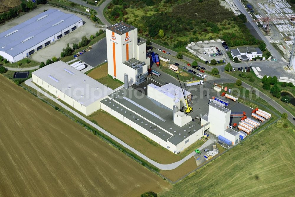 Heidegrund from above - High silo and grain storage with adjacent storage Thueringer Muehlenwerke GmbH on Muehlenstrasse in the district Weickelsdorf in Heidegrund in the state Saxony-Anhalt, Germany