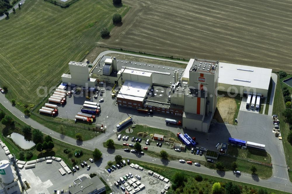 Heidegrund from above - High silo and grain storage with adjacent storage Thueringer Muehlenwerke GmbH on Muehlenstrasse in the district Weickelsdorf in Heidegrund in the state Saxony-Anhalt, Germany