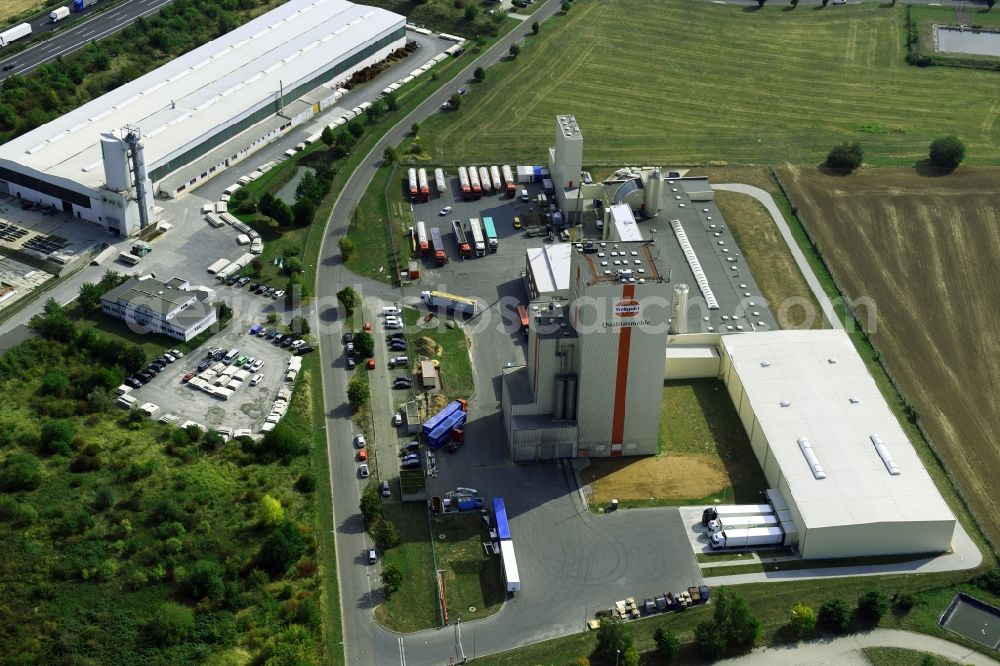 Heidegrund from the bird's eye view: High silo and grain storage with adjacent storage Thueringer Muehlenwerke GmbH on Muehlenstrasse in the district Weickelsdorf in Heidegrund in the state Saxony-Anhalt, Germany