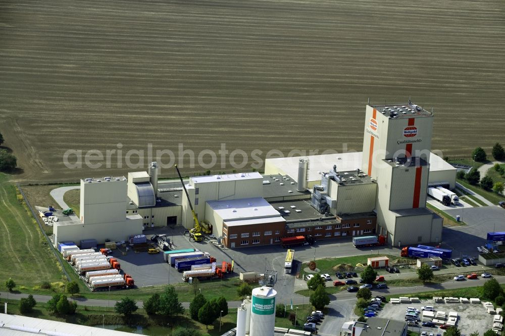 Aerial photograph Heidegrund - High silo and grain storage with adjacent storage Thueringer Muehlenwerke GmbH on Muehlenstrasse in the district Weickelsdorf in Heidegrund in the state Saxony-Anhalt, Germany