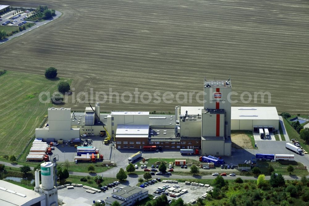 Heidegrund from above - High silo and grain storage with adjacent storage Thueringer Muehlenwerke GmbH on Muehlenstrasse in the district Weickelsdorf in Heidegrund in the state Saxony-Anhalt, Germany