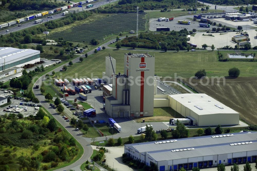 Aerial image Heidegrund - High silo and grain storage with adjacent storage Thueringer Muehlenwerke GmbH on Muehlenstrasse in the district Weickelsdorf in Heidegrund in the state Saxony-Anhalt, Germany