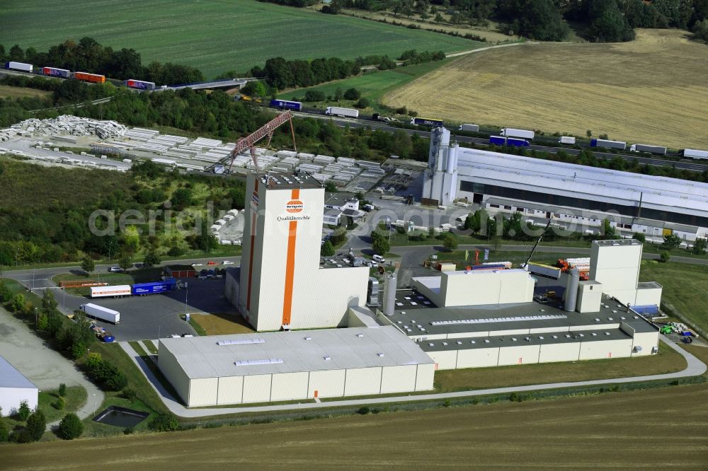 Heidegrund from the bird's eye view: High silo and grain storage with adjacent storage Thueringer Muehlenwerke GmbH on Muehlenstrasse in the district Weickelsdorf in Heidegrund in the state Saxony-Anhalt, Germany