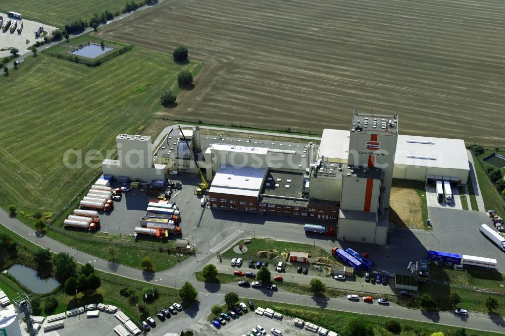 Heidegrund from above - High silo and grain storage with adjacent storage Thueringer Muehlenwerke GmbH on Muehlenstrasse in the district Weickelsdorf in Heidegrund in the state Saxony-Anhalt, Germany