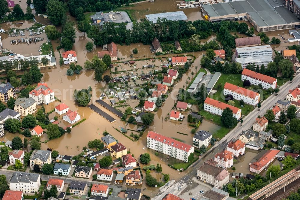 Aerial image Dresden - The situation during the flooding in East Germany on the bank of the river Elbe in the city of Dresden in the state of Saxony. Affected by the flooding are residential areas, streets, allotements and recreation areas