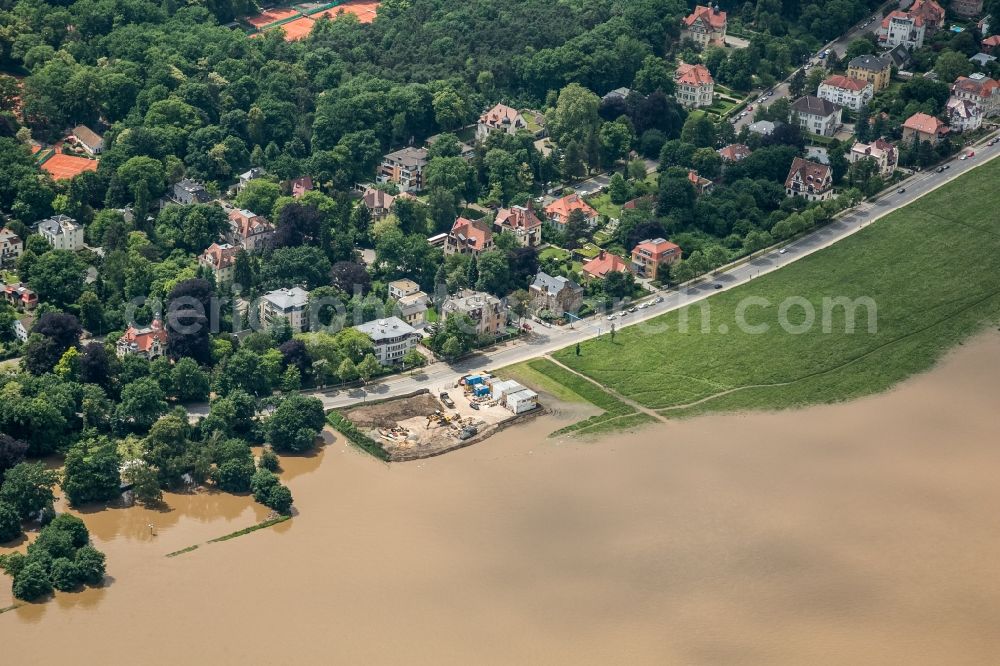 Aerial photograph Dresden - The situation during the flooding in East Germany on the bank of the river Elbe in the city of Dresden in the state of Saxony. The greens and common grounds at the Elbe shore are affected by flooding