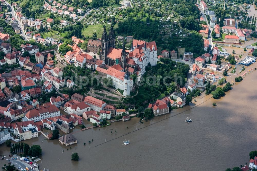 Aerial photograph Meißen - The situation during the flooding in East Germany on the bank of the river Elbe in the city centre of Meißen in the free state of Saxony. Affected by the high water and flooding are historical buildings of the historic centre and the Gothic Meissen Cathedral