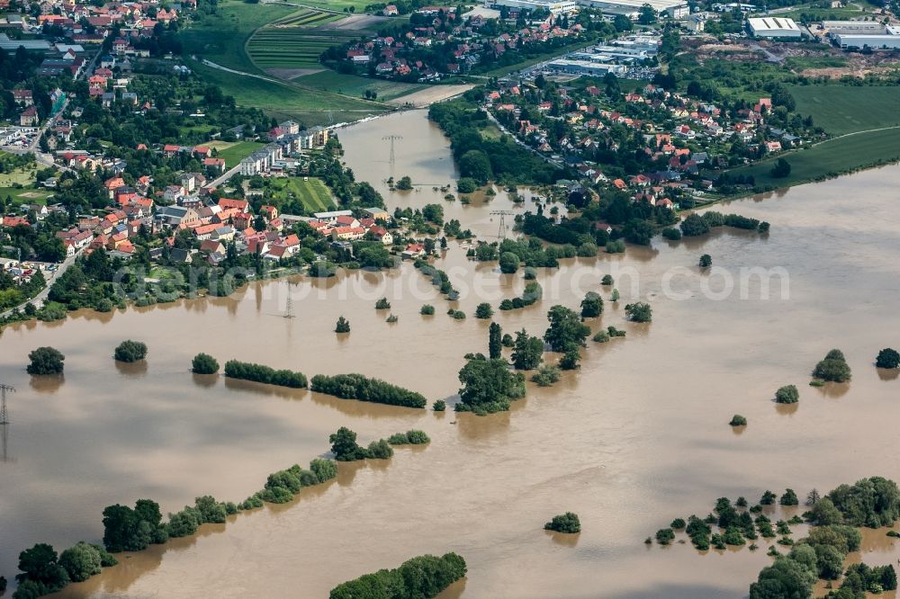 Aerial image Gohlis / Stetzsch - The situation during the flooding in East Germany on the bank of the river Elbe between Gohlis and Stetzsch close to Dresden in the state of Saxony