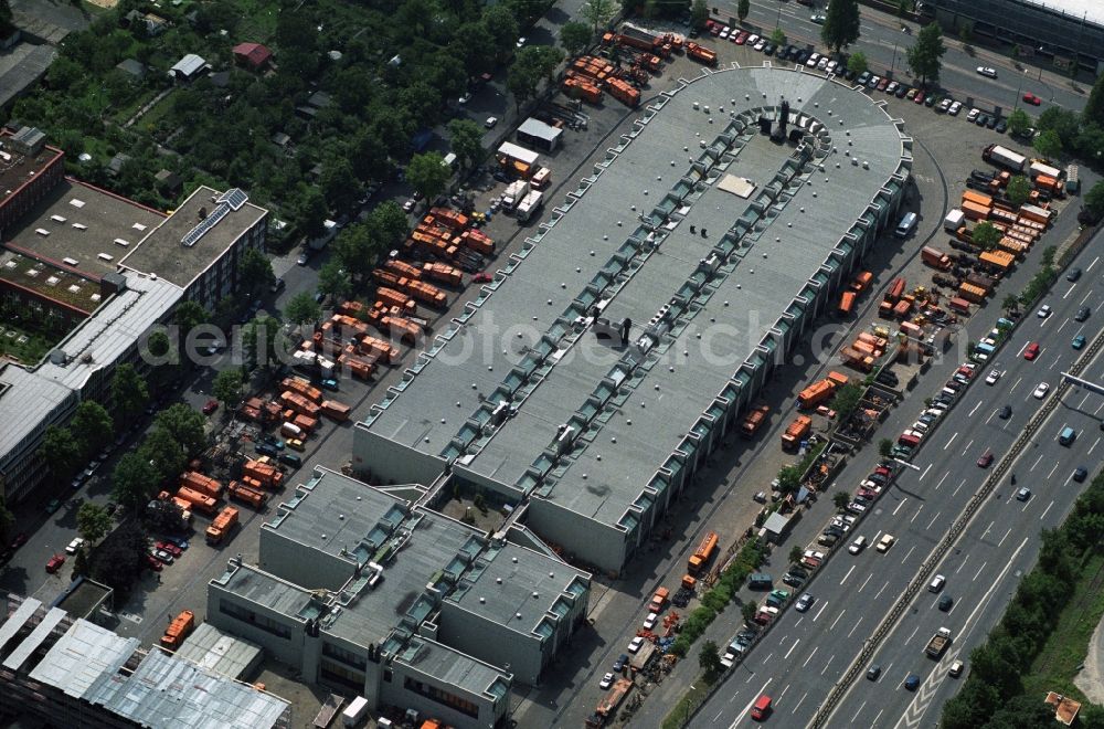 Aerial image Berlin Tempelhof - Office and headquarters of the BSR at the Ringbahnstraße in Tempelhof Berlin