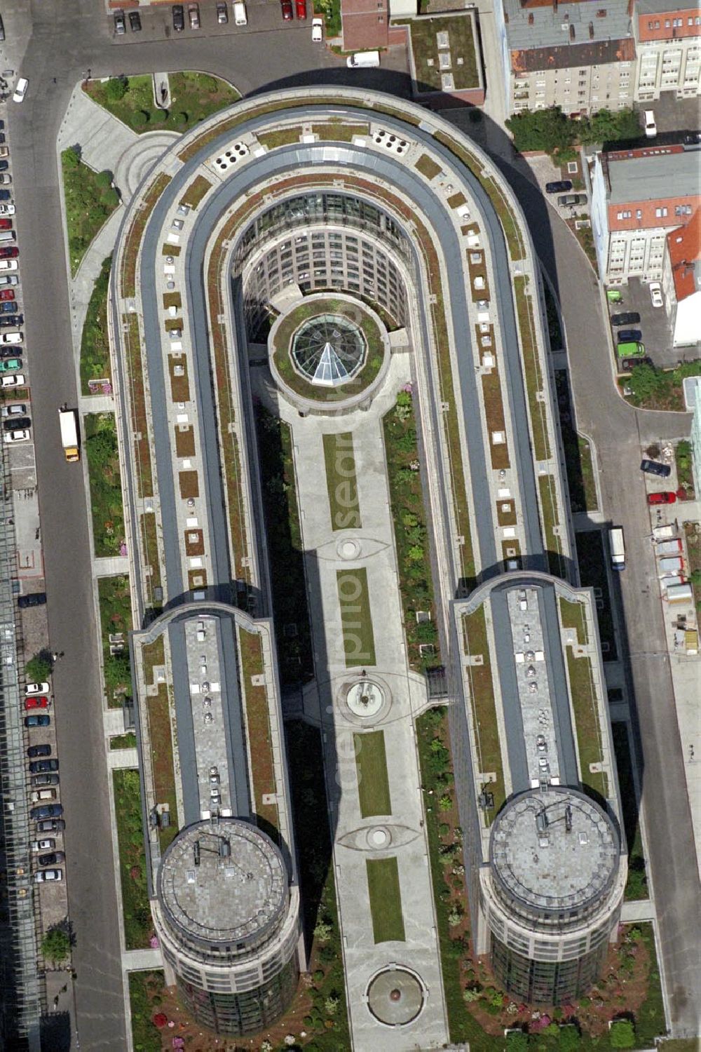 Berlin - Moabit from the bird's eye view: Sitz des Innenministeriums am Spreebogen.