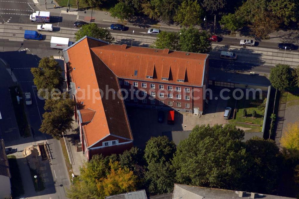 Berlin-Lichtenberg from above - Blick auf das Bürohaus an der Alfred-Kowalke-Strasse 30, dem Sitz der Agentur euroluftbild.de - eine Immobilie des Liegenschaftsfonds Berlin.