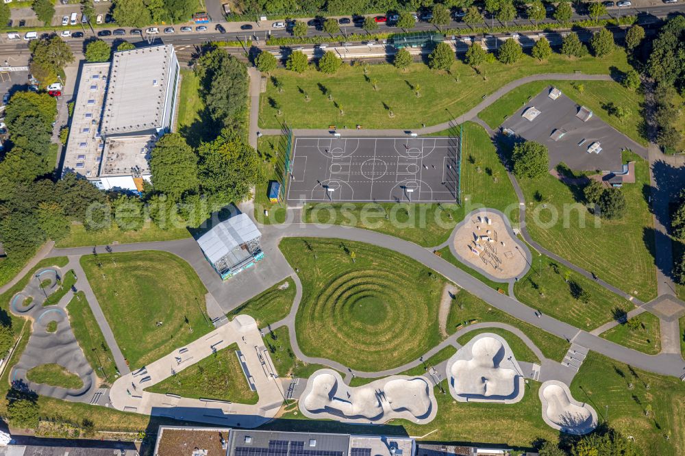 Aerial photograph Hombruch - Route of the cycle path and the skating rink on street Kieferstrasse in Hombruch at Ruhrgebiet in the state North Rhine-Westphalia, Germany