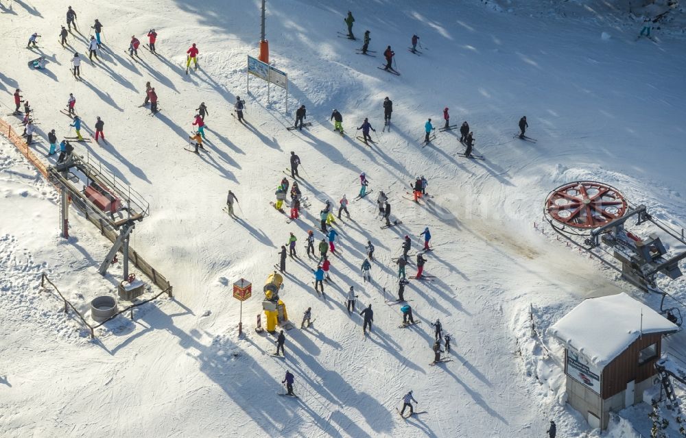 Winterberg from the bird's eye view: Ski lifts of the winter sports area Skiliftkarussell with visitors in Winterberg in the district Hochsauerlandkreis HSK in the state North Rhine-Westphalia