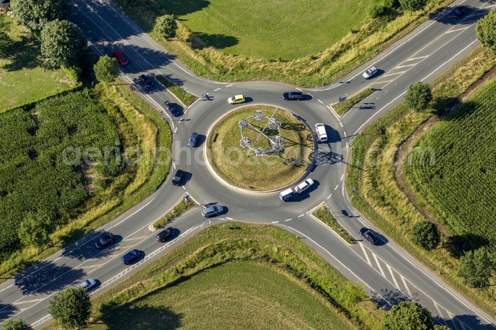 Rees from the bird's eye view: The installation Raum Zeit by the artist Gisela Mewes is on the center island of the roundabout on the federal highway 8 and the federal highway 67 in Rees in the state North Rhine-Westphalia