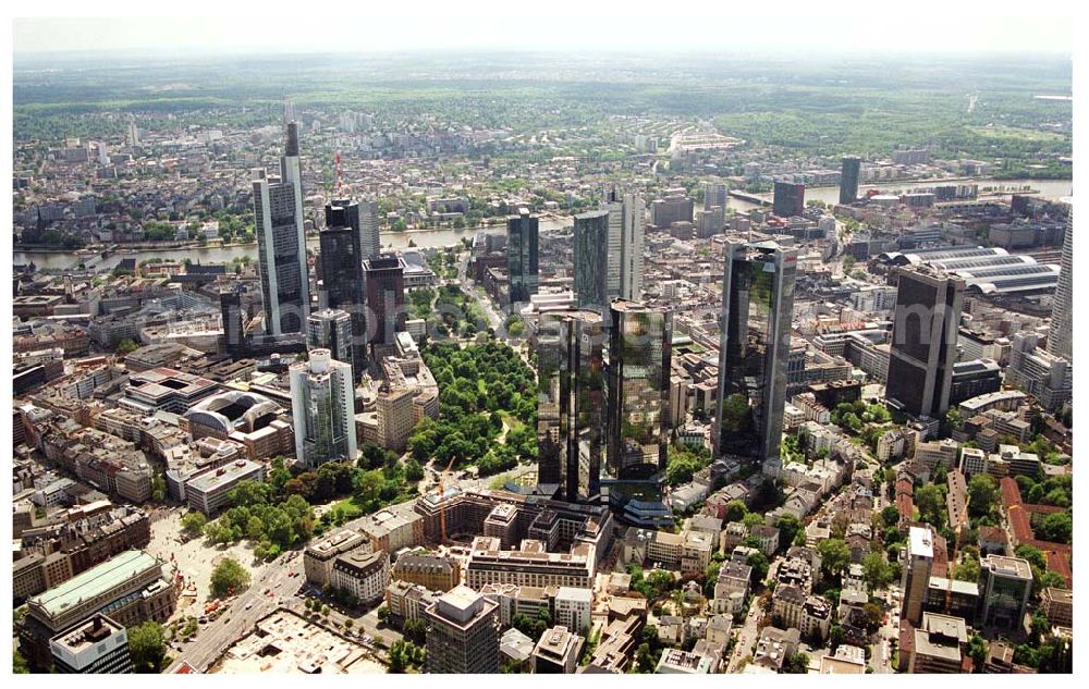 Aerial image Frankfurt am Main - Blick auf das Bankenviertel im Stadtzentrum von Frankfurt nördlich des Mainz.