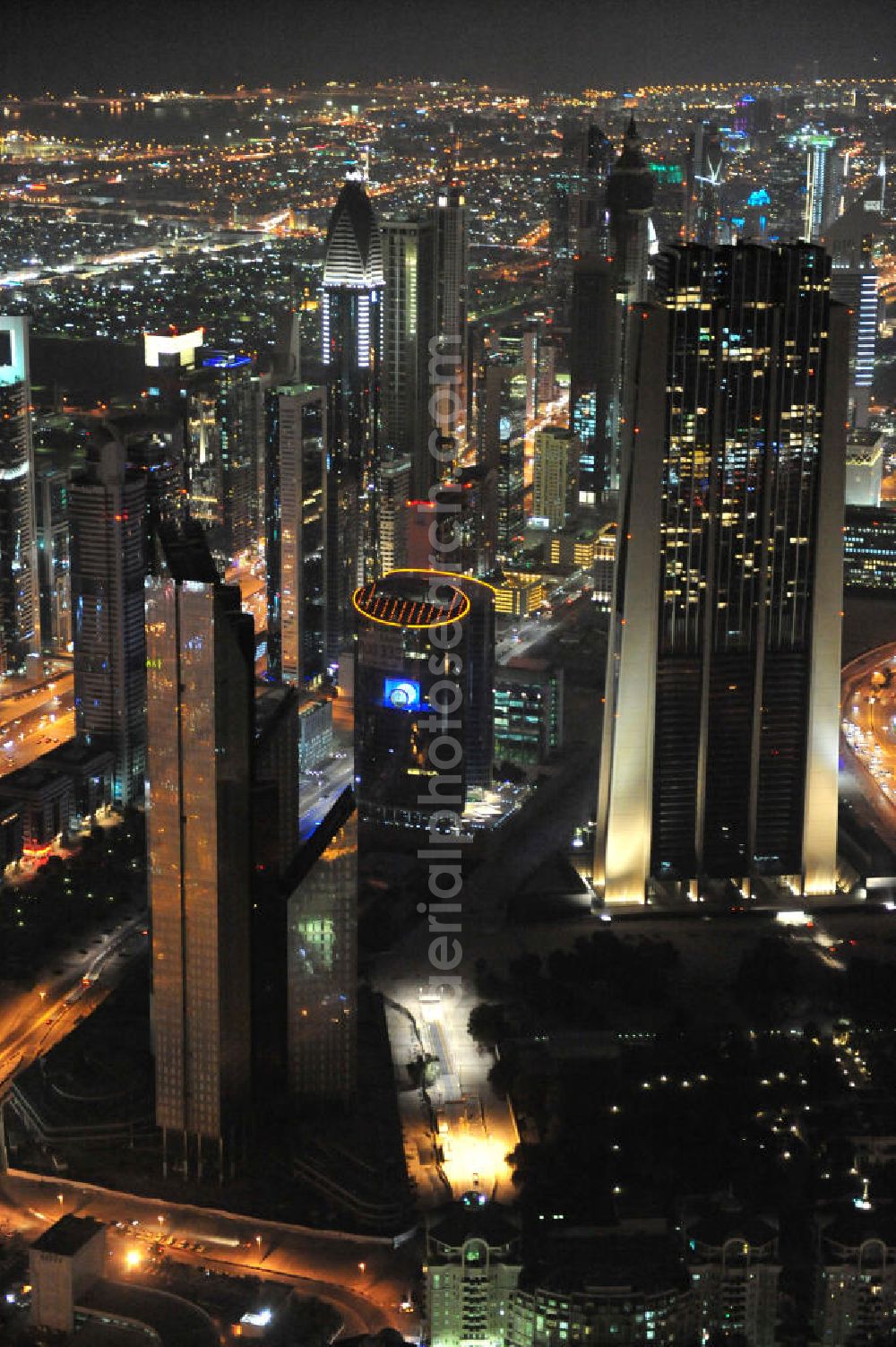 Aerial photograph DUBAI / DUBAYY - Nachtluftbild der neuen Skyline des Dubai an der Sheikh Zayed Road. Die frühere Trade Center Road ist die größte und bekannteste Straße Dubais, der Finanz- und Wirtschaftsmetropole des Mittleren Ostens. Night Aerial view of the new skyline of Dubai on Sheikh Zayed Road. The former Trade Center Road is the largest and most famous street of Dubai, the financial and economic hub of the Middle East.