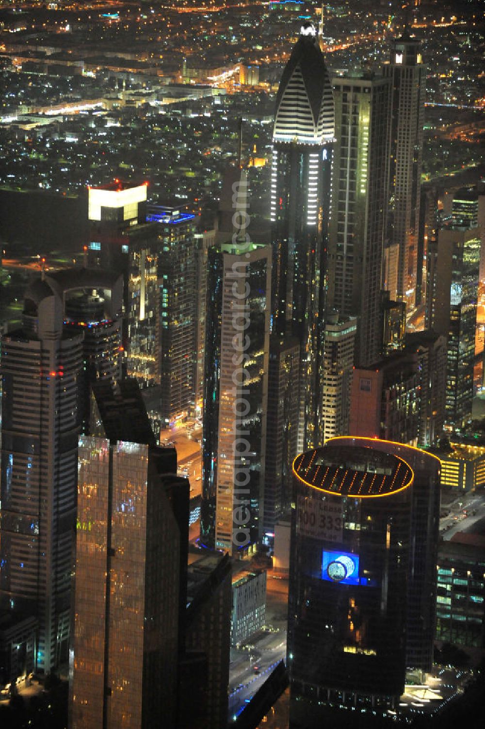 Aerial image DUBAI / DUBAYY - Nachtluftbild der neuen Skyline des Dubai an der Sheikh Zayed Road. Die frühere Trade Center Road ist die größte und bekannteste Straße Dubais, der Finanz- und Wirtschaftsmetropole des Mittleren Ostens. Night Aerial view of the new skyline of Dubai on Sheikh Zayed Road. The former Trade Center Road is the largest and most famous street of Dubai, the financial and economic hub of the Middle East.