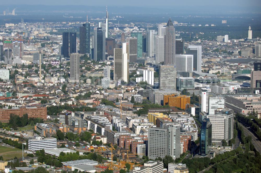 Aerial image Frankfurt am Main - Blick über den Wohnpark und Gewerbepark Athlon Place (HVB Immobilien AG) an der Theodor-Heuss-Allee / City West auf die Skyline.