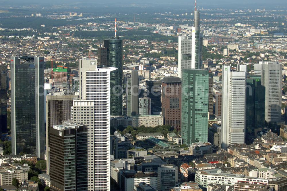 Aerial photograph Frankfurt am Main - Skyline Bankenviertel Frankfurt (v. l.), Trianon Hauptsitz DekaBank, Westendtower (auch bekannt als Kronenhochhaus oder Westendstraße 1) Hauptsitz DZ Bank AG, Deutsche Zentral Genossenschaftsbank, Maintower mit Landesbank Hessen Thüringen, Skyper DekaBank Girozentrale Deutschland, dahinter Commerzbank-Tower, Dresdner Bank Hochhaus und Gallileo Hochhaus, sowie der Eurotower mit Sitz der Europäische Zentralbank (EZB).