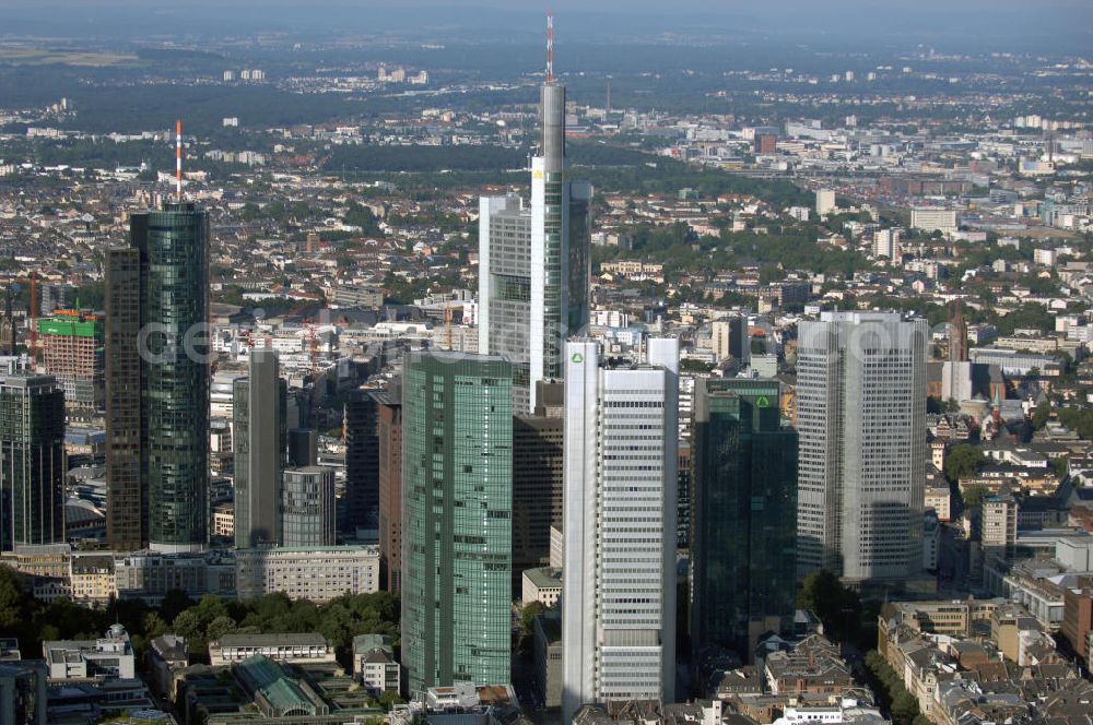 Frankfurt am Main from the bird's eye view: Skyline Bankenviertel Frankfurt (v. l.), Maintower mit Sitz der Landesbank Hessen Thüringen, Skyper DekaBank Girozentrale Deutschland, Commerzbank-Tower, Dresdner Bank Hochhaus und Gallileo Hochhaus, sowie der Eurotower mit Sitz der Europäische Zentralbank (EZB).