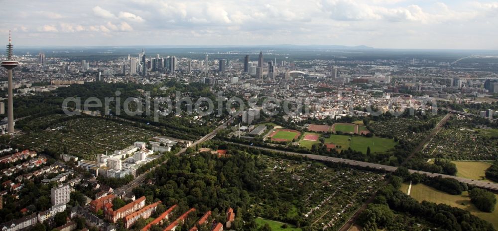 Aerial image Frankfurt am Main - Skyline of the city Frankfurt am Main with view of the sports fields of the Department of sports science of the Goethe University Frankfurt and the downtown with the financial district in the state of Hessen